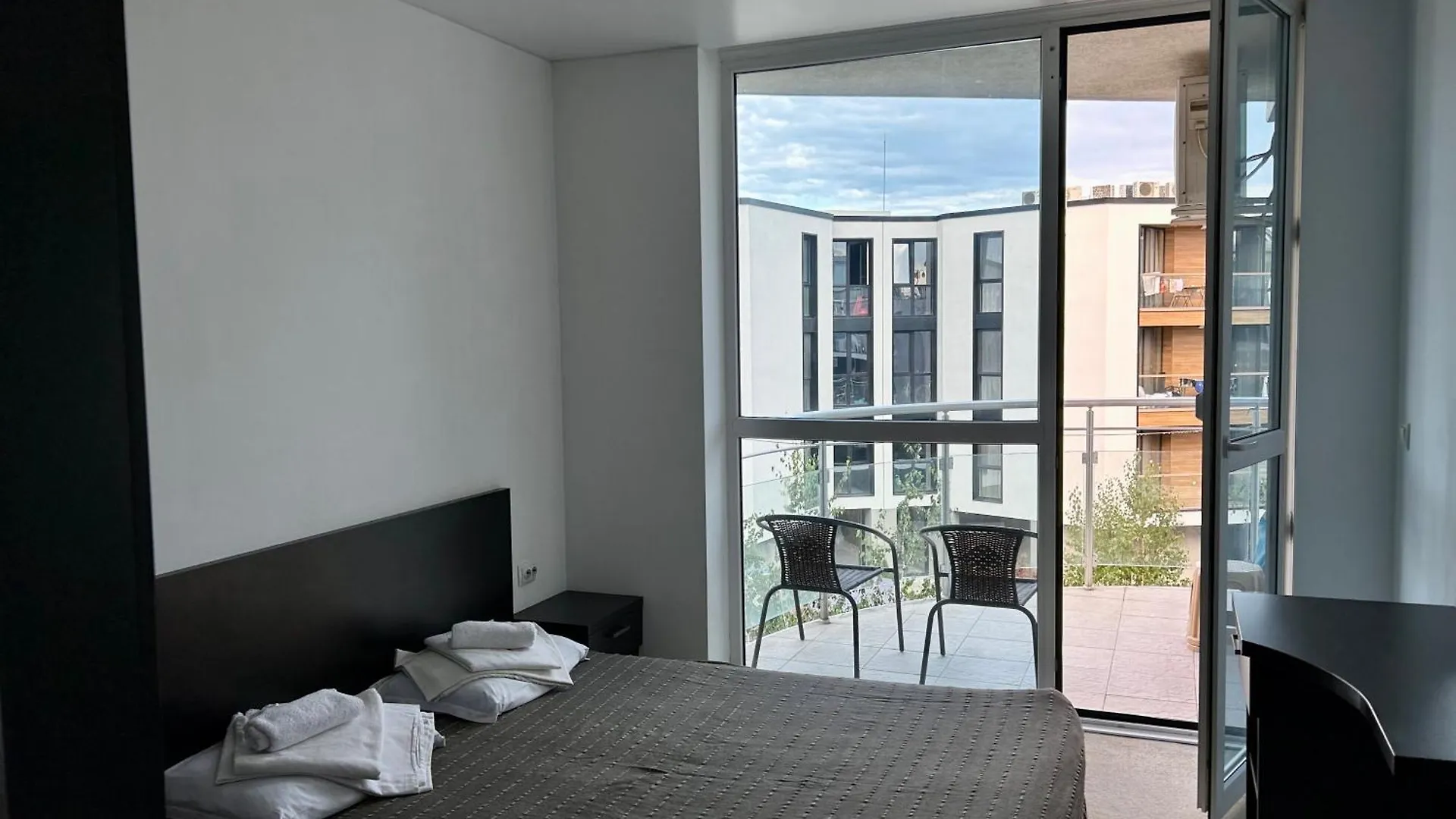 Atlantis Resort & 4 Swimming Pools & Spa & Апартамент Burgas 0*,  Bulgaria